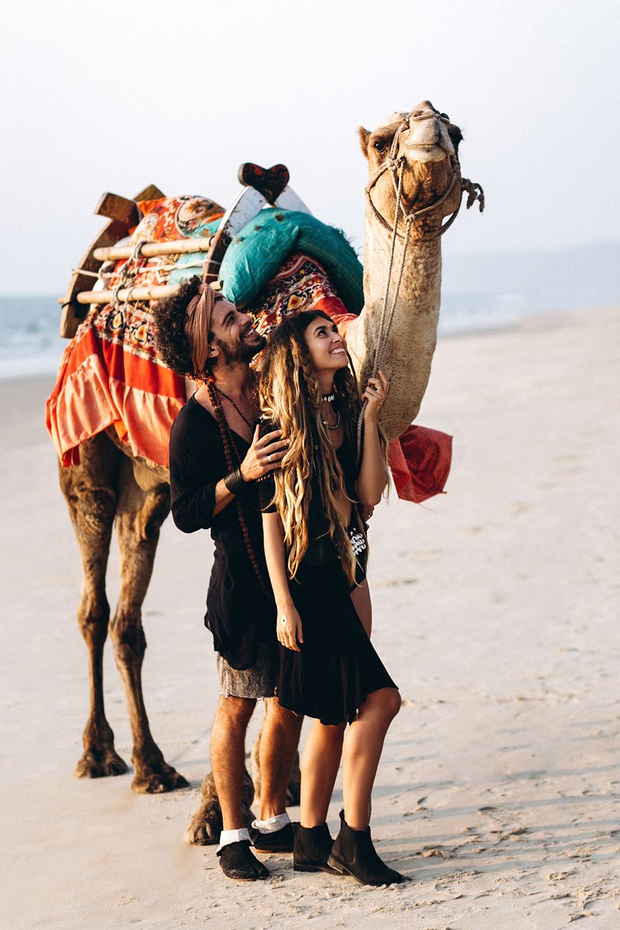 Алиса Белочкина и Андрей Мусалев, фотосессия с верблюдом, на пляже Paradise